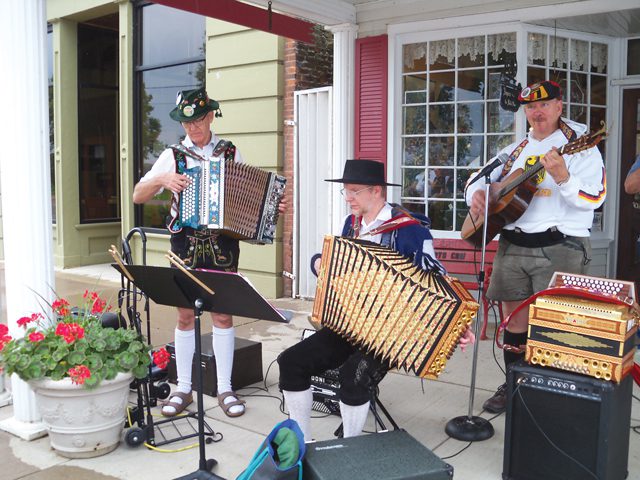 GuttenbergBand_SheilaTomkins