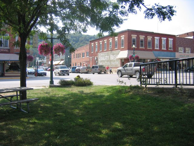 Main Street Elkader 09 010