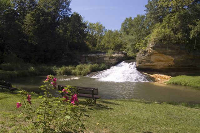 Hokah_MN_-_Como_Falls